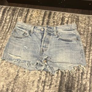 Levi’s 501 Shorts size 26 women’s light wash distressed jean